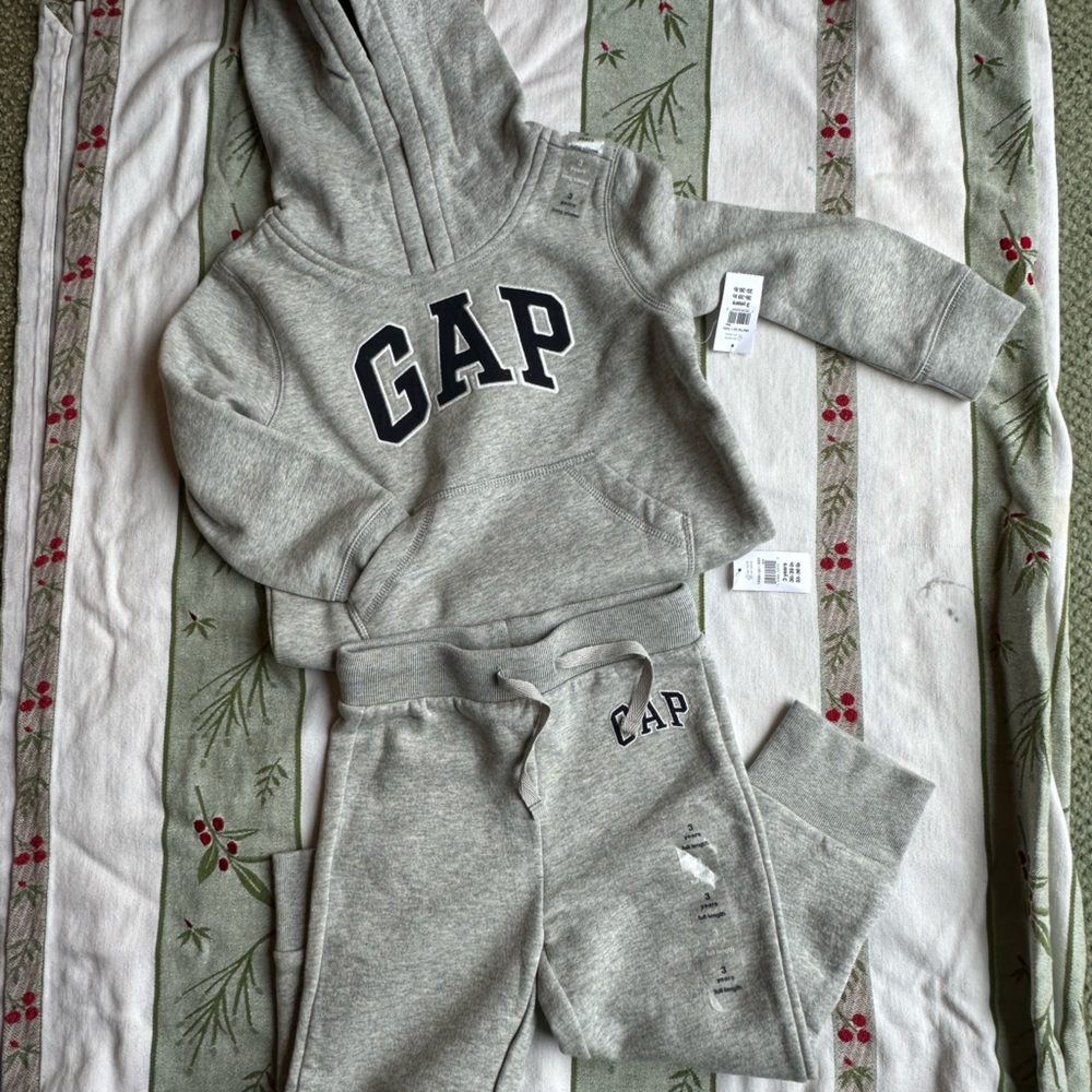 3t Gap pullover sweatsuit